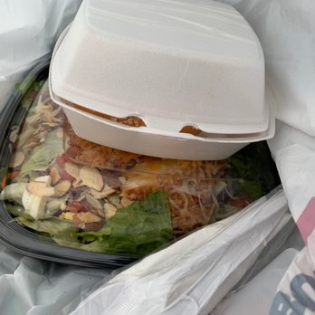 Fuddruckers - Crispy Chicken salad. - American Near Me - Doral, Florida Fuddruckers - Crispy Chicken salad. - American Near Me - Doral, Florida