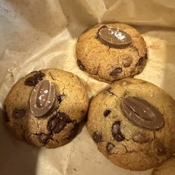 La Maison by Cafe Dear Leon - Chocolate chip cookies - Coffee & Tea Near Me - Baltimore, Maryland