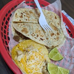 Taquería El Pichón - Quesadilla and chicken taco