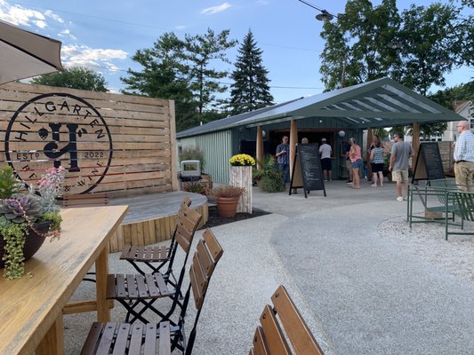 Hillgarten Beer & Wine Garden by null