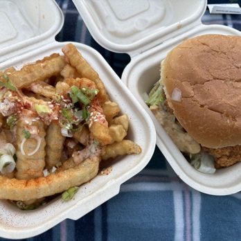 Thyme Traveling - Sriracha Fries and Chick Mac - Food Trucks Near Me Thyme Traveling - Sriracha Fries and Chick Mac - Food Trucks Near Me
