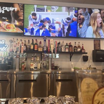 Backdoor Pizzeria - Full bar with TV's - Pizza Near Me - Hockley, Texas