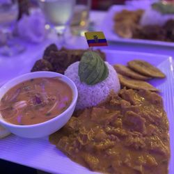 La Bandera Ecuatoriana LET ME TELL YOUUUU get it!!!!