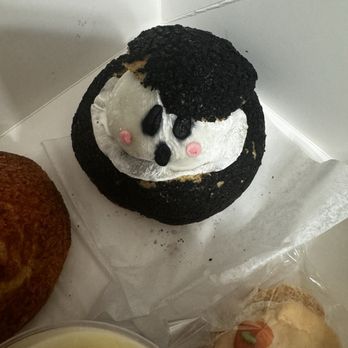Light on the Sugar - Black sesame and raspberry cream puff - Bakeries Near Me - Winter Park, Florida