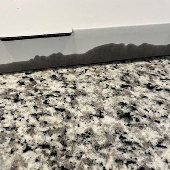900 Degrees Woodfired Pizza - Oil all over the bottom of box - Pizza Near Me - Wesley Chapel, Florida