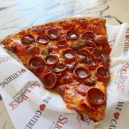 Because we were never being boring We were never being bored Hot Honey & Rosa (Detroit-Style) Slices from #slicehousebytonygemignani Because we were never being boring We were never being bored Hot Honey & Rosa (Detroit-Style) Slices from #slicehousebytonygemignani