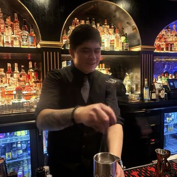 Untitled Supper Club - Fernando making manhattan - American Near Me - Chicago, Illinois Untitled Supper Club - Fernando making manhattan - American Near Me - Chicago, Illinois