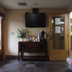 Auburn Periodontics & Implantology - Coffee and TV