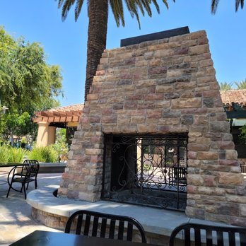 El Paseo Simi - Outdoor dining space. - Shopping Centers Near Me - Simi Valley, California