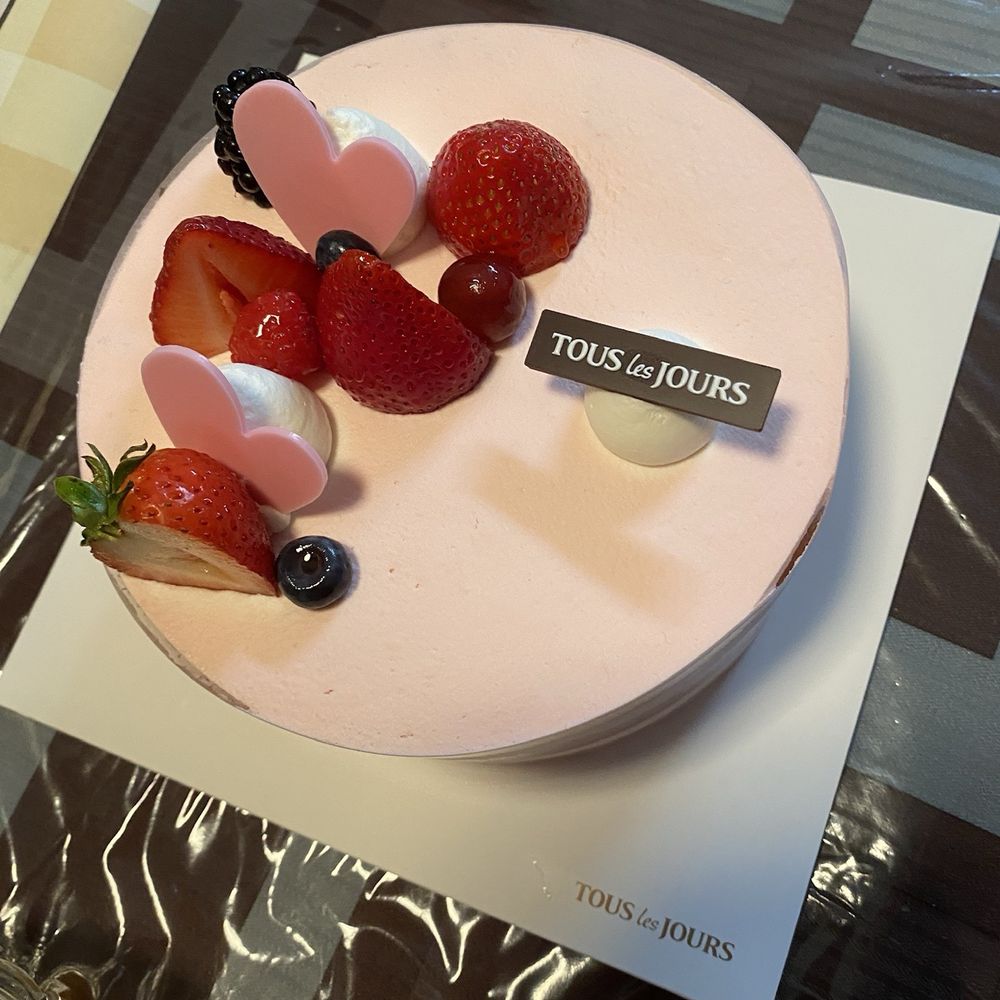 Tous Les Jours - Strawberry cloud cake - Bakeries Near Me - Katy, Texas Tous Les Jours - Strawberry cloud cake - Bakeries Near Me - Katy, Texas