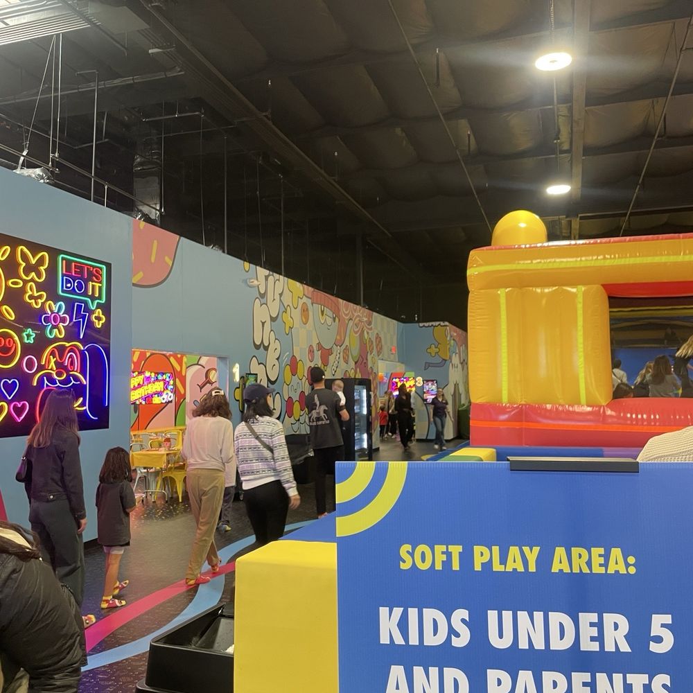 Fun box - Trampoline Parks Near Me - Escondido, California Fun box - Trampoline Parks Near Me - Escondido, California