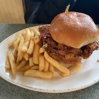 Willy's Kitchen - Crispy chicken sandwich - American Near Me - Glen Burnie, Maryland