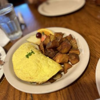 Farmhouse Cafe - Three egg omelette (it was okay) - pepper Jack, mushroom, onion, pepper - American Near Me - Lake Placid, New York