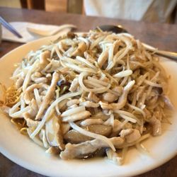 Classic Chow Mien with Shredded Pork, Mushroom & Bean Sprouts