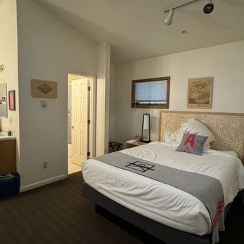 Boulder Adventure Lodge - Hotels Near Me - Boulder, Colorado