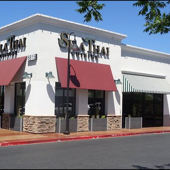 Sila Thai Cuisine - I've arrived at Sila Thai Cuisine, located in the Rocklin West Center, in Rocklin, CA for lunch.  There is a TON of free and safe parking. - Thai Near Me - Rocklin, California
