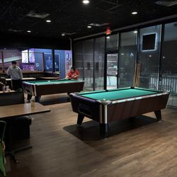 Bob & Willie's Wonderbowl - Lincoln - They have billiards but take change. Their coin machines don't work and they didn't have change at the counter