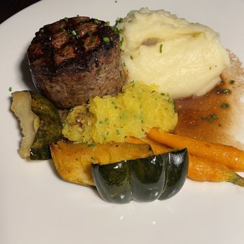 Westchester - Perfectly cooked medium rare filet - New American Near Me - Chesterfield, Missouri Westchester - Perfectly cooked medium rare filet - New American Near Me - Chesterfield, Missouri