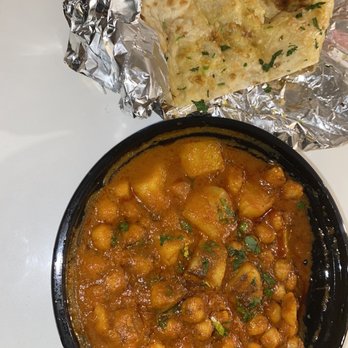 Indian Oven - Chana Masala and garlic naan - Indian Near Me - Columbus, Ohio Indian Oven - Chana Masala and garlic naan - Indian Near Me - Columbus, Ohio