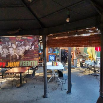 Bowlegged BBQ - Outdoor eating area - Barbeque Near Me - San Diego, California