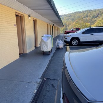 Econo Lodge - Outside of the room - Hotels Near Me - Rocky Top, Tennessee Econo Lodge - Outside of the room - Hotels Near Me - Rocky Top, Tennessee