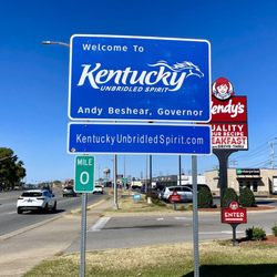 Holiday Inn Express Turner Guesthouse - Right by Papa John's Pizza. Turn around and you're in Tennessee.