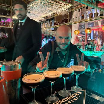 Cave 305 - Espresso martini, especialidad de JD liderizados por Raúl - Steakhouses Near Me - Miami Beach, Florida