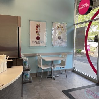 Planet Smoothie - the interior of the restaurant - Juice Bars & Smoothies Near Me - Jacksonville, Florida