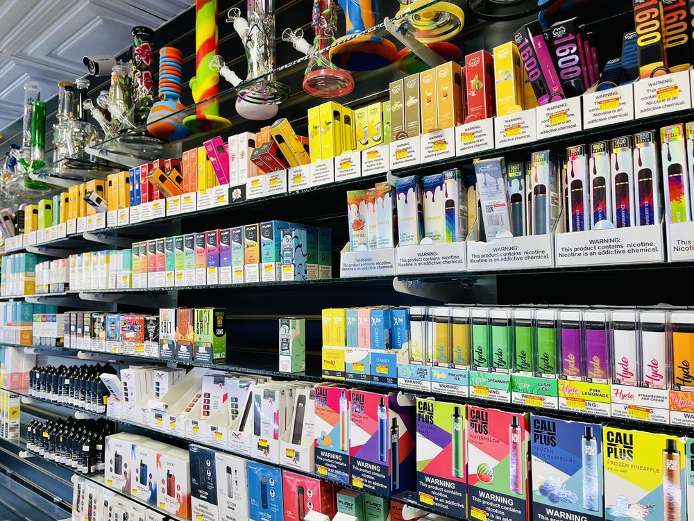 KINGS SMOKE SHOP Updated September 2024 12 Photos 362 Main St