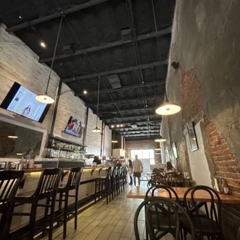 Pearl Divers Oyster Bar - Wine Bars Near Me - El Paso, Texas Pearl Divers Oyster Bar - Wine Bars Near Me - El Paso, Texas