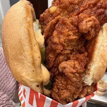 Howlin' Ray's - The sando no slaw - Southern Near Me - Los Angeles, California Howlin' Ray's - The sando no slaw - Southern Near Me - Los Angeles, California