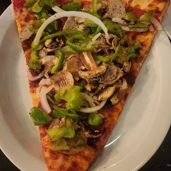 EVELYN’S BIG ITALIAN PIZZERIA & RISTORANTE - Updated May 2024 - 470 ...