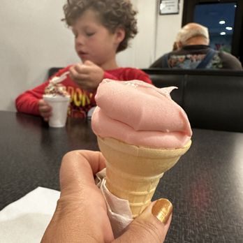 Armadillo's Ice Cream Shoppe - Ice Cream & Frozen Yogurt Near Me - Rapid City, South Dakota