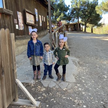Riley's Farm - Fruits & Veggies Near Me - Oak Glen, California Riley's Farm - Fruits & Veggies Near Me - Oak Glen, California