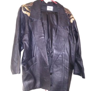 Buffalo Exchange - Two piece woman's suit - Used, Vintage & Consignment Near Me - Chicago, Illinois Buffalo Exchange - Two piece woman's suit - Used, Vintage & Consignment Near Me - Chicago, Illinois