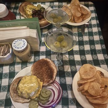 J.G. Melon - Cheeseburger, Cottage Fried Potatoes, Dirty Martini - American Near Me - New York, New York