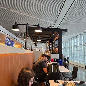 United Club - Inside - Airport Lounges Near Me - Newark, New Jersey