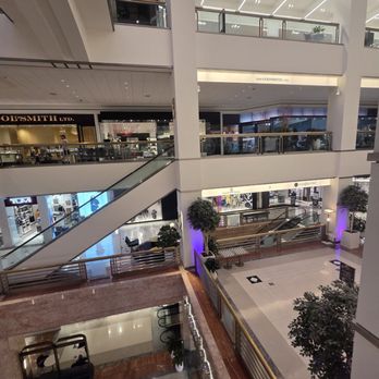 900 North Michigan Shops - Inside - Shopping Centers Near Me - Chicago, Illinois