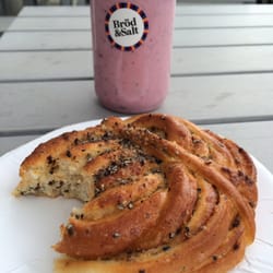 Bröd & Salt - Bulle (blev för sugen) och god smoothie