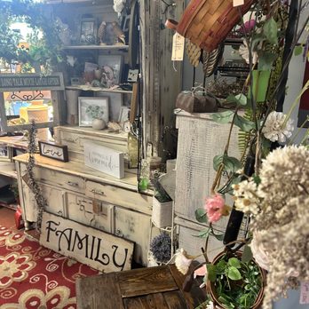 Past & Present - Antiques Near Me - Winchester, Virginia Past & Present - Antiques Near Me - Winchester, Virginia