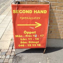 Fyndkällaren - This is the sign at the entrance to the alley.