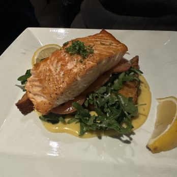V Restaurant, Bistro & Bar - Salmon on Polenta - New American Near Me - Murphys, California