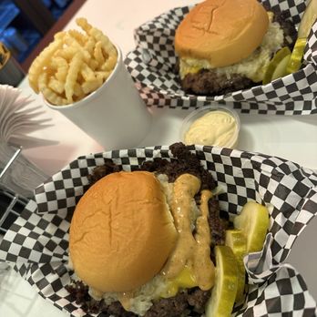 Archie's Flat Top - no 2 & archie's - Burgers Near Me - West Allis, Wisconsin