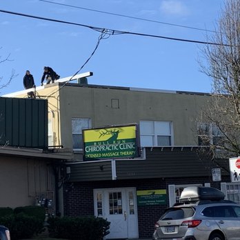 Horizon Roofing - Installing the finishing metal parapet. - Roofing Near Me Horizon Roofing - Installing the finishing metal parapet. - Roofing Near Me