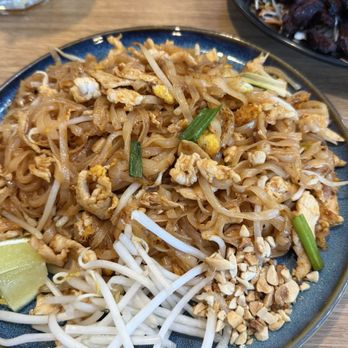 Krua Siam - Pad Thai with chicken - Thai Near Me - Garden Grove, California Krua Siam - Pad Thai with chicken - Thai Near Me - Garden Grove, California