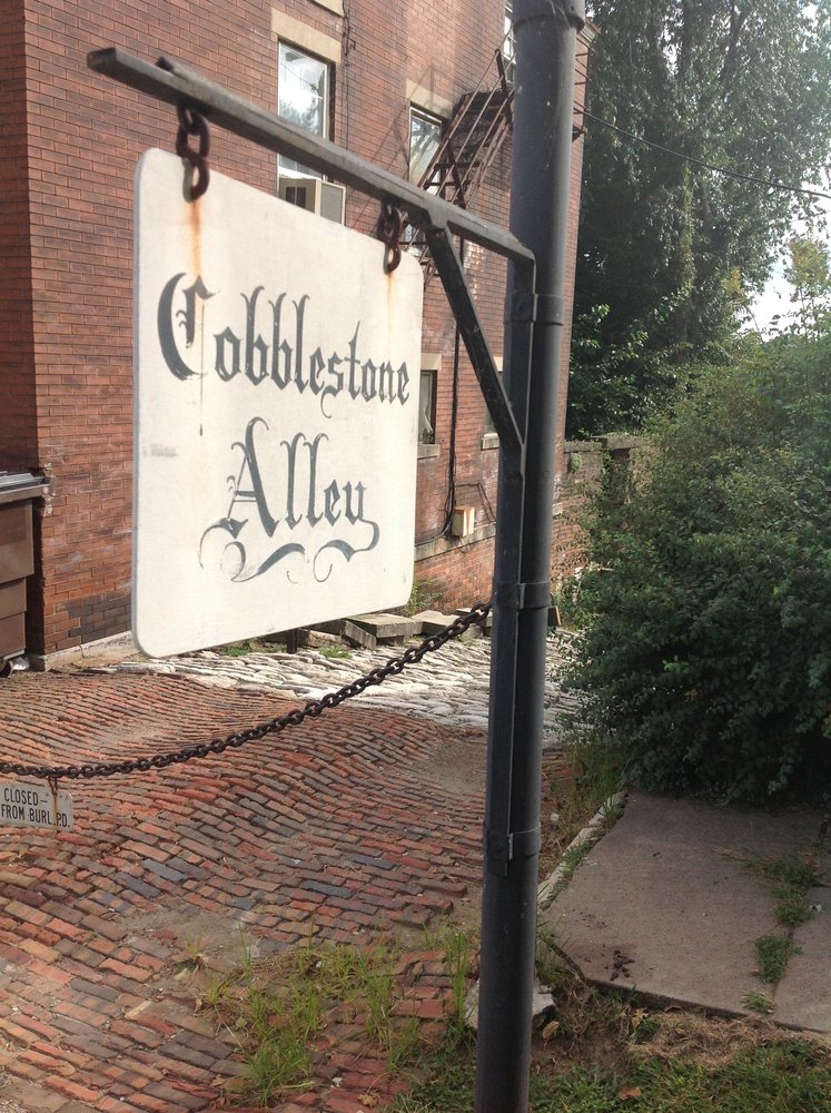 COBBLESTONE ALLEY Updated September 2024 1022 N 6th St, Burlington