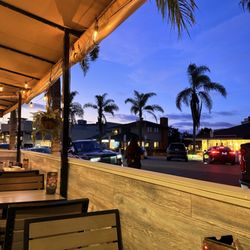 Aroi Thai On Prospect - Patio area after sunset