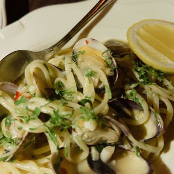 Donna's - LINGUINI & CLAMS - Italian Near Me - Los Angeles, California