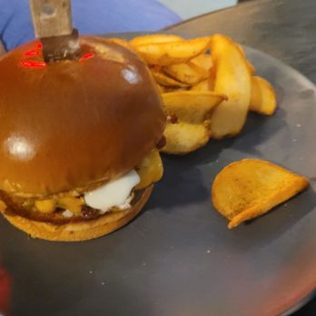 The Bat Cave Gastro Pub - Overhung Burger. - Gastropubs Near Me - Melbourne, Florida