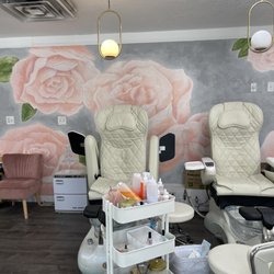 Cupcake Nail & Beauty Bar - Interior